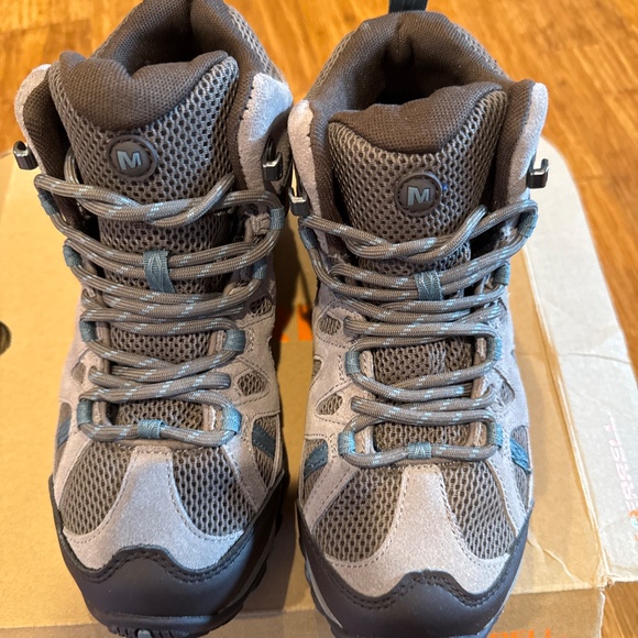 Merrill women hiking boots - Picture 2 of 6